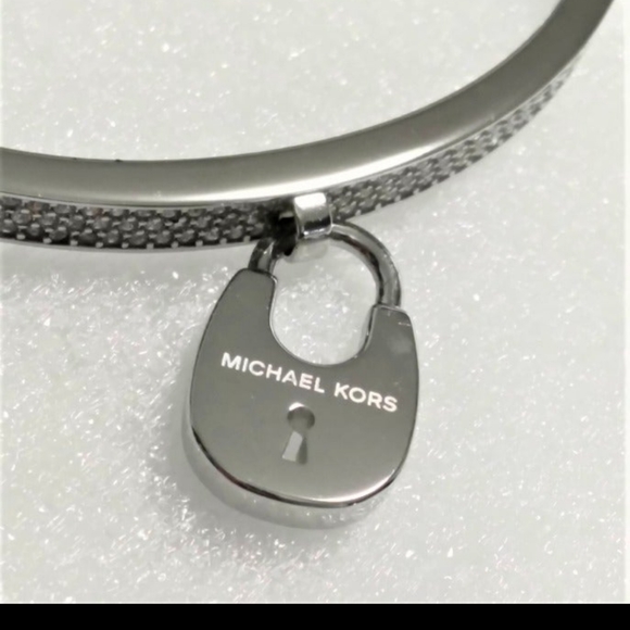 MICHAEL KORS 🔐 PADLOCK BRACELET PRISTINE CONDITION - Picture 3 of 9